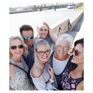 Meet your Posher, Gale